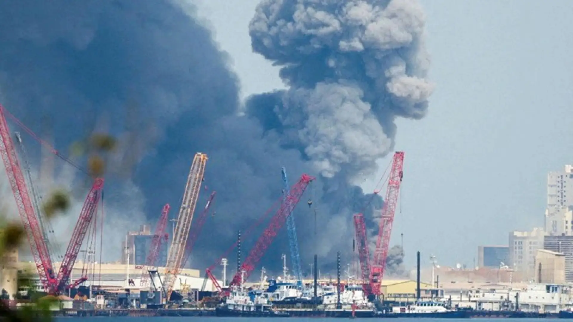 মধ্যপ্রাচ্যে রণক্ষেত্র: ২০০ মার্কিন সেনা নিহতের দাবি ইরানের, খামেনি জীবিত থাকার নিশ্চিত বার্তা