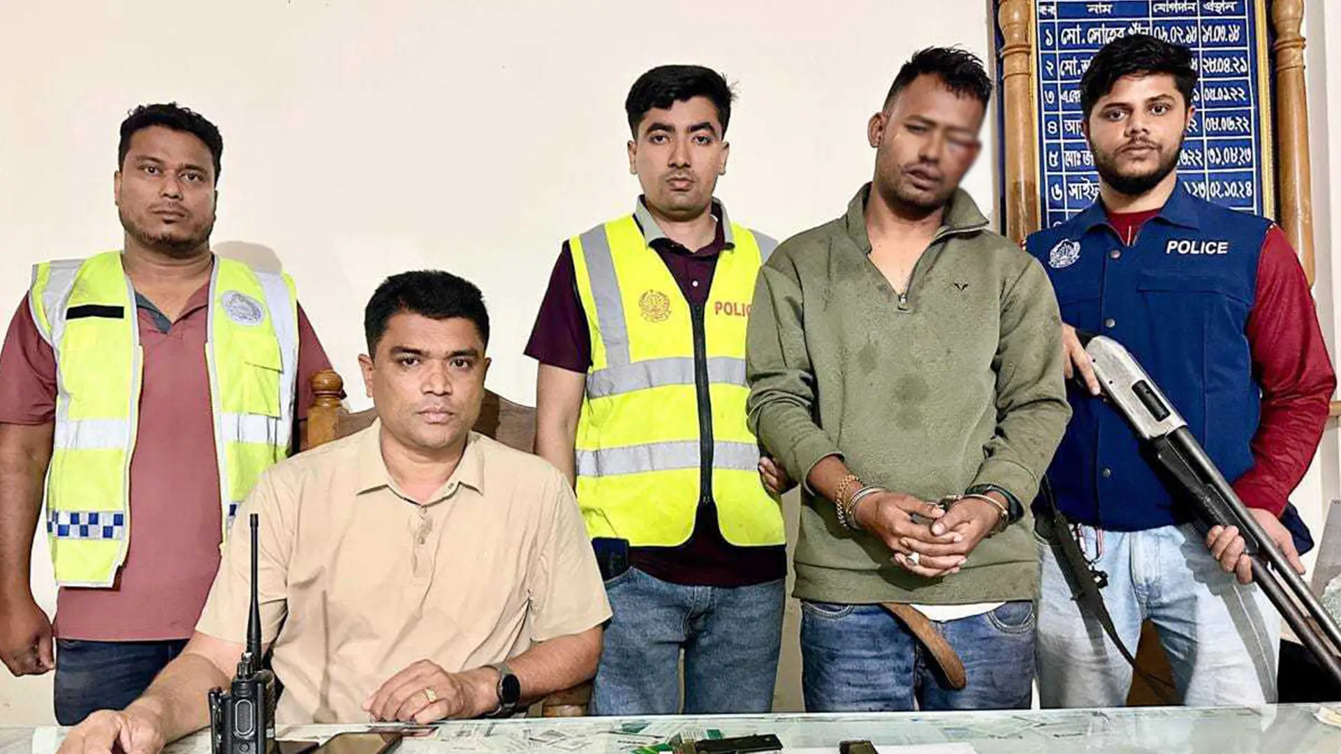 সোনারগাঁয়ে অস্ত্র ও গুলিসহ দুর্ধর্ষ ফারুক গ্রেফতার