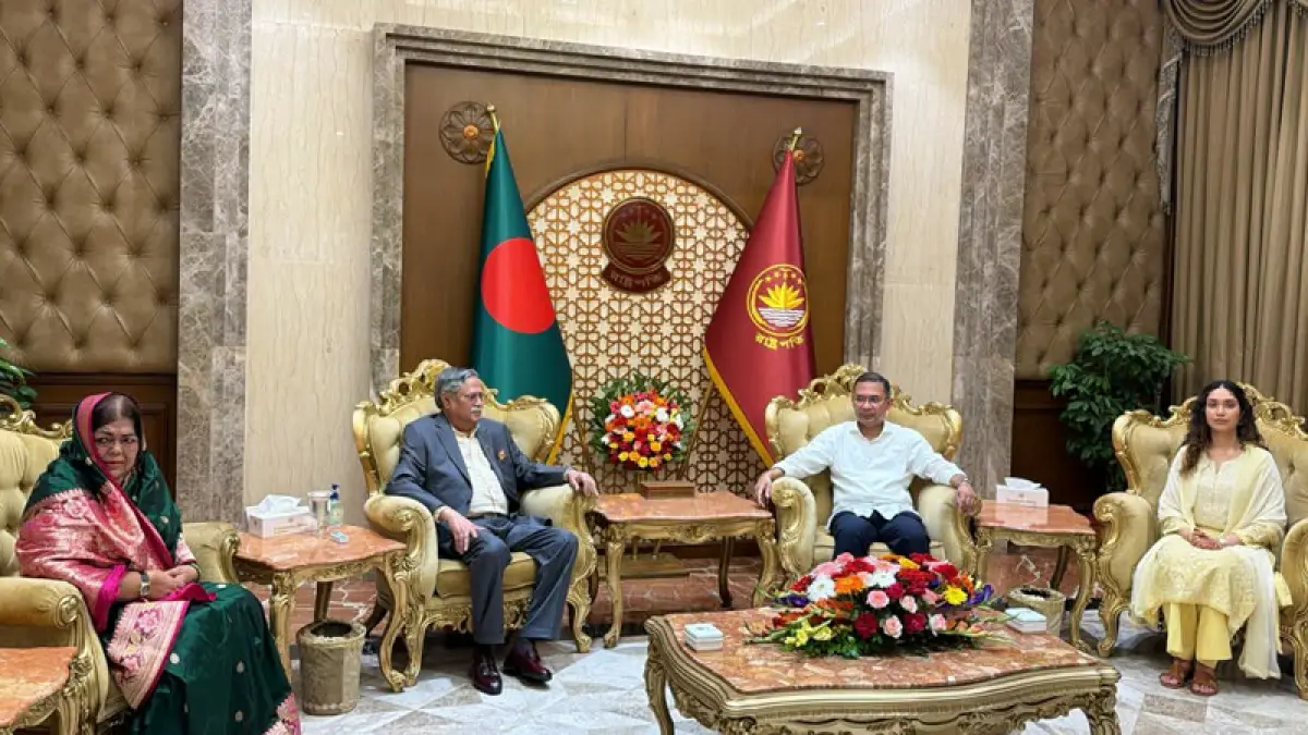 বঙ্গভবনে রাষ্ট্রপতি-প্রধানমন্ত্রী সাক্ষাৎ: সৌজন্য বিনিময় ও শৈশবের স্মৃতিচারণ