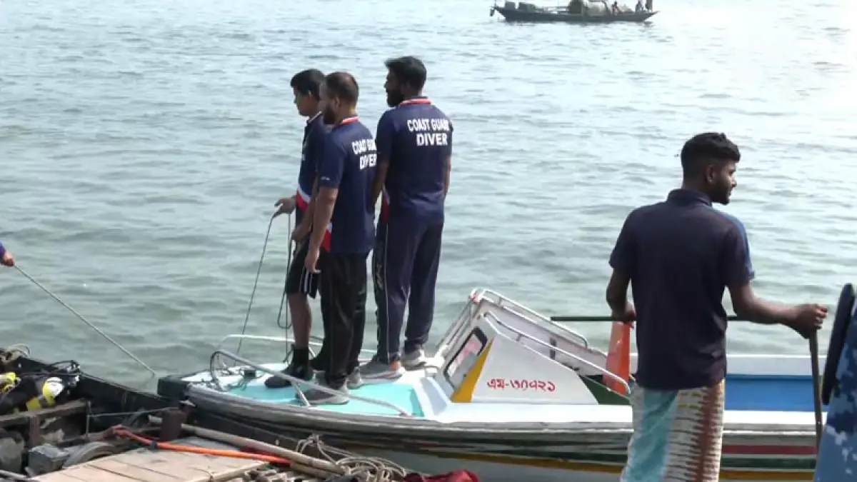 দৌলতদিয়ায় পন্টুন থেকে বাস পদ্মায়,প্রাণহানি বেড়ে ২৫, স্বজনদের আহাজারিতে ভারী আকাশ-বাতাস