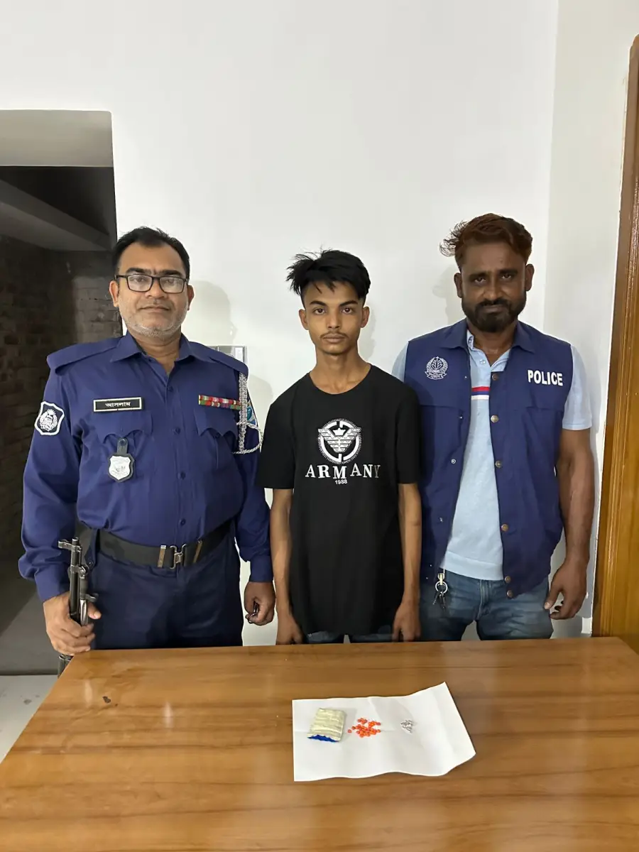 সোনারগাঁয়ে ইয়াবা ও হেরোইনসহ চিহ্নিত মাদক ব্যবসায়ী সিয়াম গ্রেপ্তার