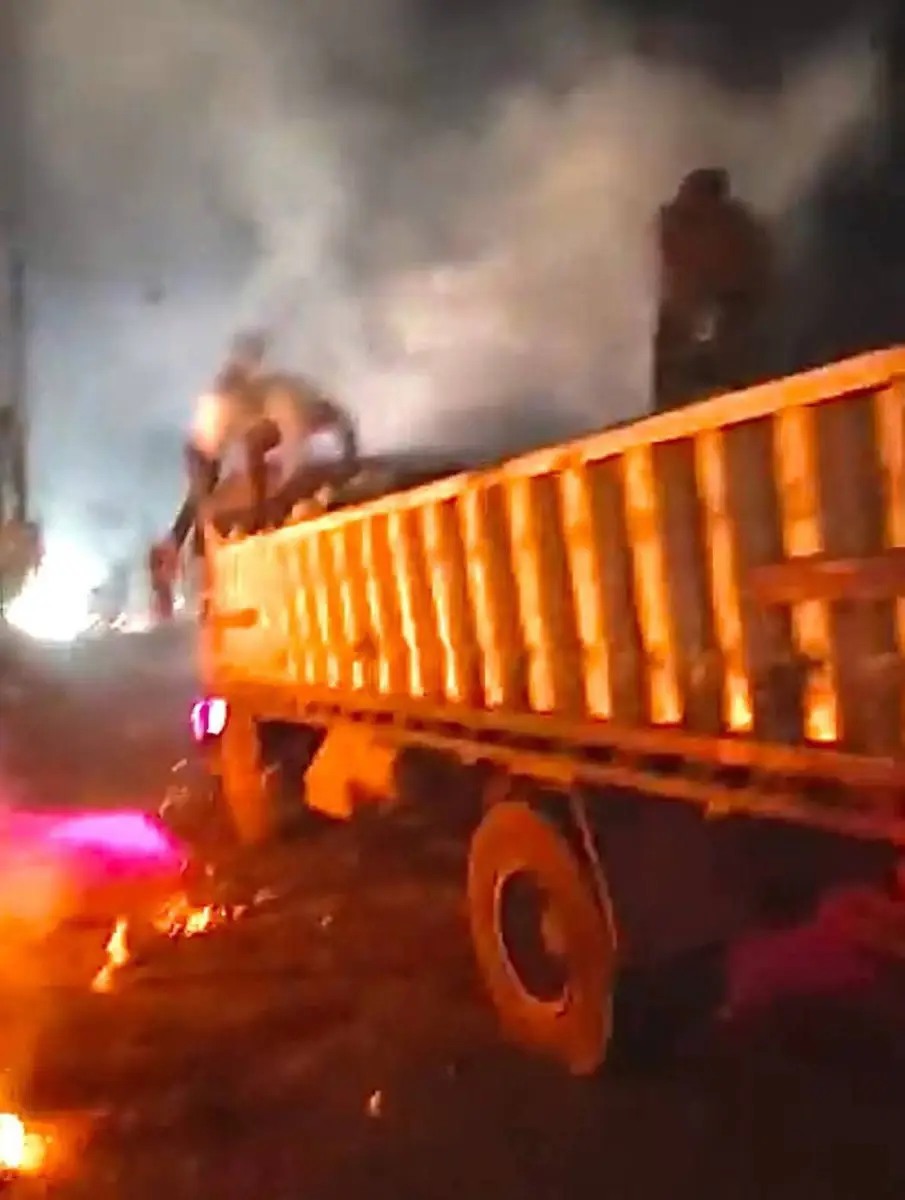 ঢাকা-চট্টগ্রাম মহাসড়কে চলন্ত ট্রাকে আগুন, অল্পের জন্য রক্ষা