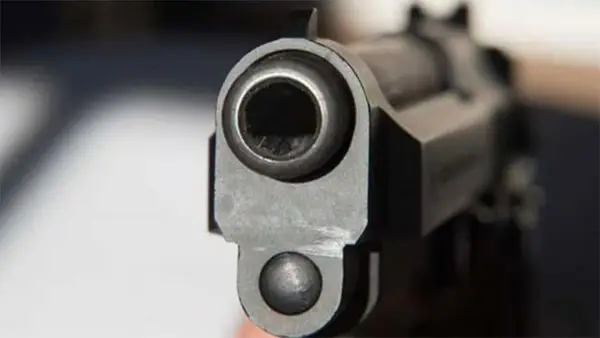 নারায়ণগঞ্জে পুলিশ কর্মকর্তার ওপর হামলা, সরকারি পিস্তল ছিনতাই!