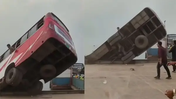 দৌলতদিয়ায় যাত্রীবাহী বাস পদ্মায়, ২ মরদেহ উদ্ধার, নিখোঁজদের সন্ধানে উত্তাল নদীতে তল্লাশি