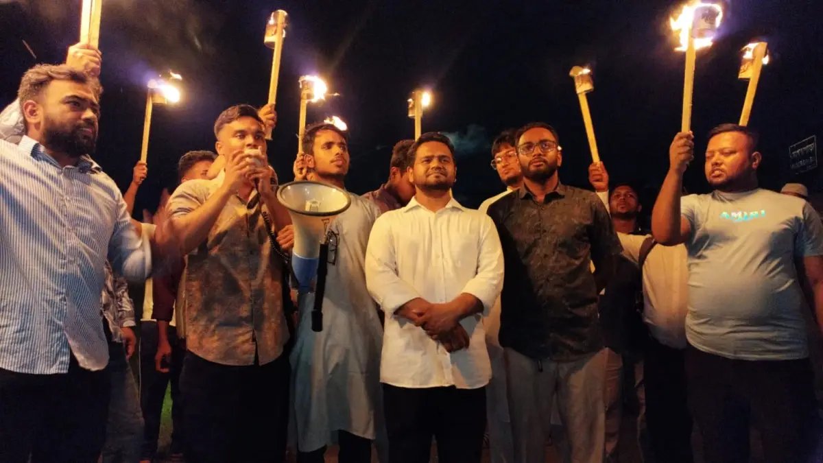 হবিগঞ্জে এনসিপি নেতার ওপর হামলার প্রতিবাদে সোনারগাঁয়ে মশাল মিছিল