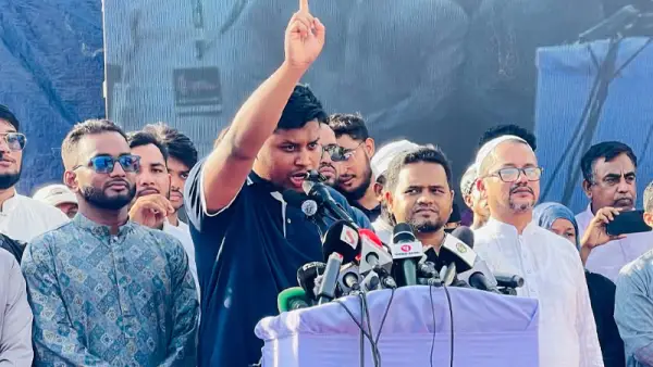 ফার্মের মুরগির ছাত্ররা রাস্তায় নেমেছিল বলেই আপনি এখন শিক্ষামন্ত্রী, হাসনাত আব্দুল্লাহ