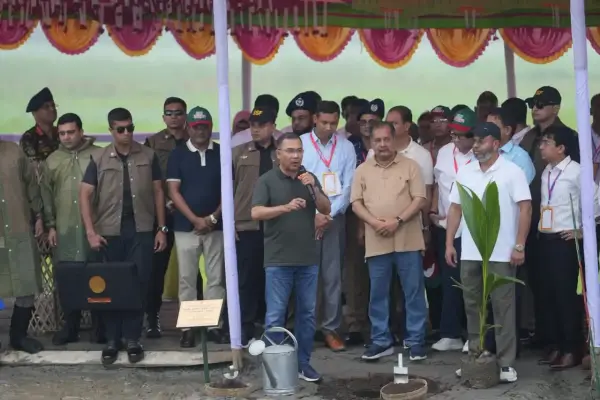 ১ বছরে ৪১ লাখ নারী পাবেন ফ্যামিলি কার্ড, গৌরনদীতে প্রধানমন্ত্রী তারেক রহমান