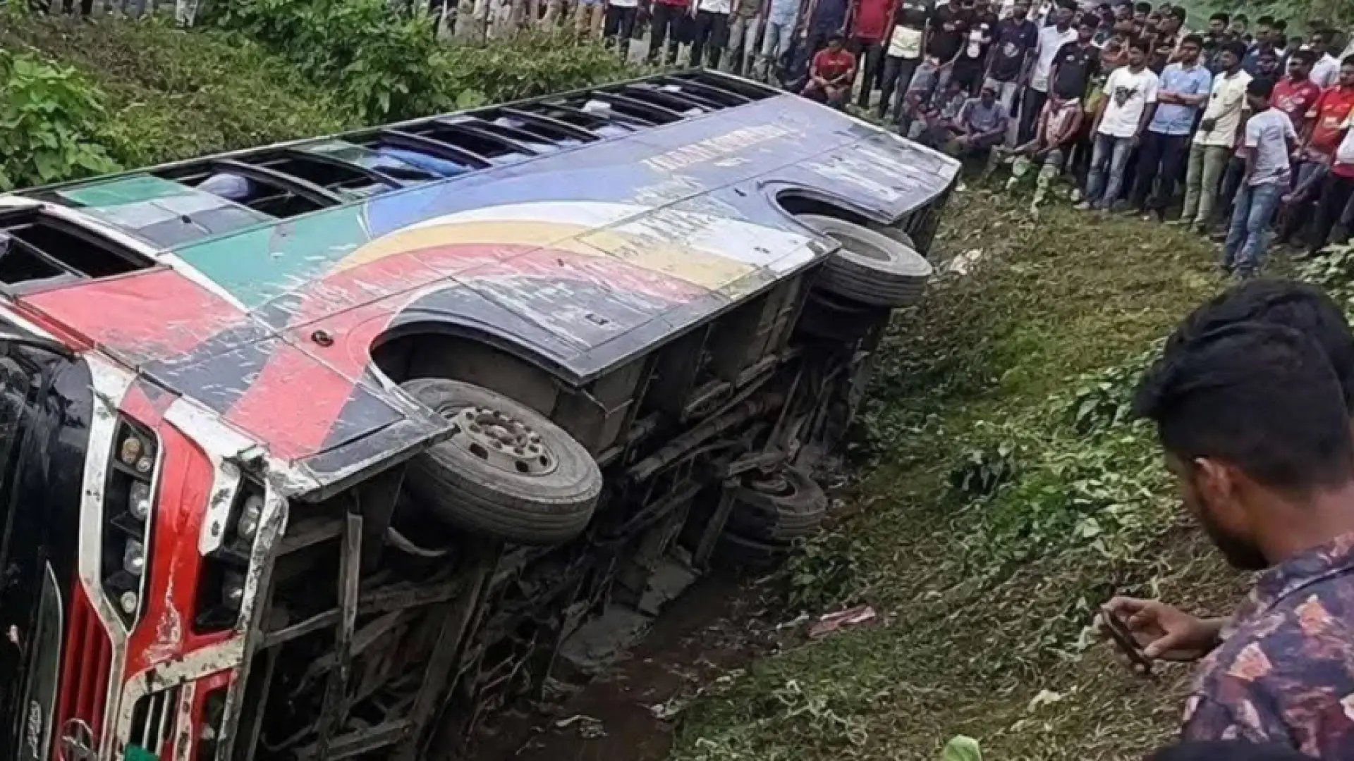 জামালপুর-ময়মনসিংহ মহাসড়কে বাস দুর্ঘটনায় নিহত ৪, আহত অন্তত ২০
