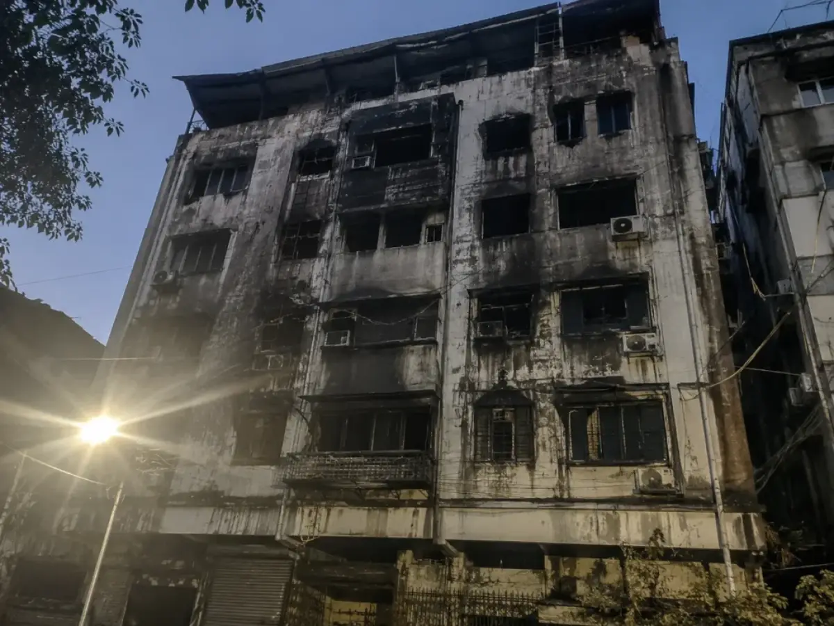 কলকাতায় বাজেট হোটেলে ভয়াবহ অগ্নিকাণ্ড: শিশুসহ নিহত ৯, অধিকাংশ বাংলাদেশি