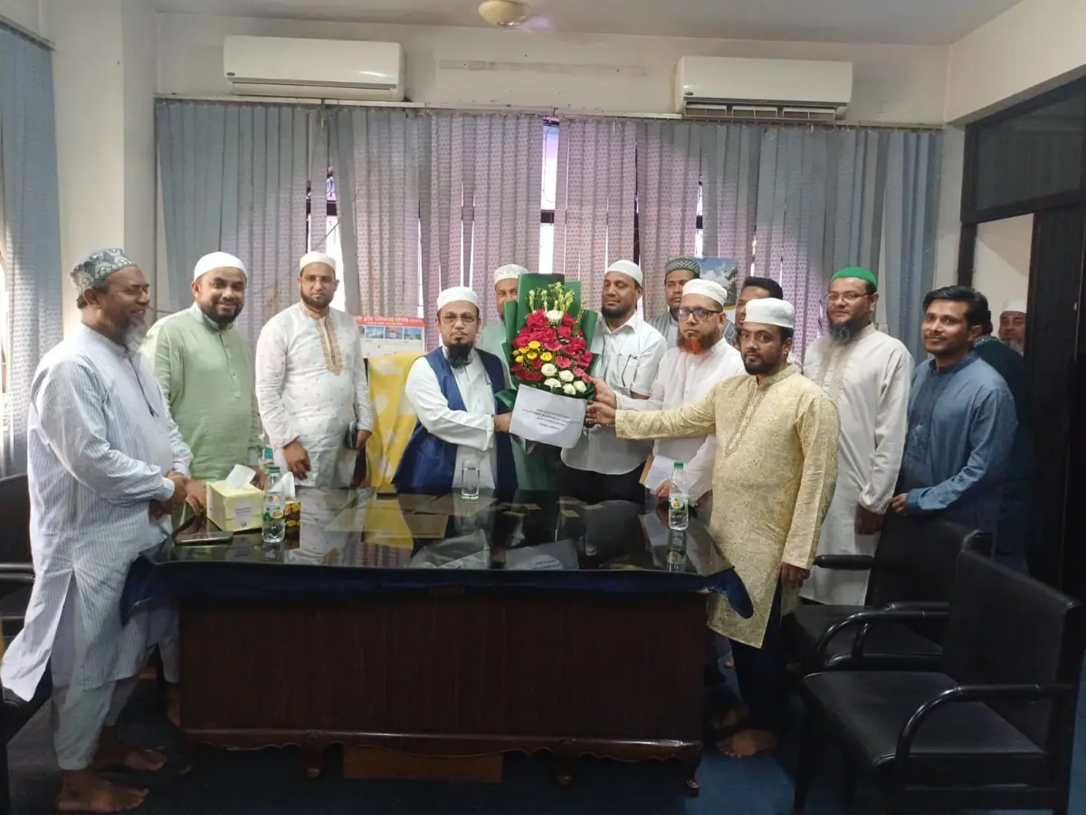 ইফার মহাপরিচালককে ফুলেল শুভেচ্ছা মউশিক কর্মকর্তাদের, রাজস্বভুক্তকরণের আশ্বাস