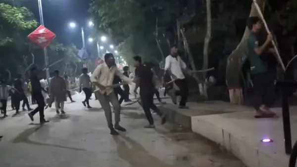 বেরোবিতে চিত্র প্রদর্শনী ঘিরে ছাত্রদল-শিবির সংঘর্ষ, ধাওয়া-পাল্টাধাওয়া, আহত একাধিক