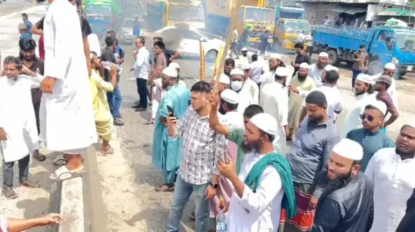 বুলবুল হত্যার প্রধান আসামিকে গ্রেফতারের দাবিতে ঢাকা-চট্রগ্রাম মহাসড়কে বিক্ষোভ