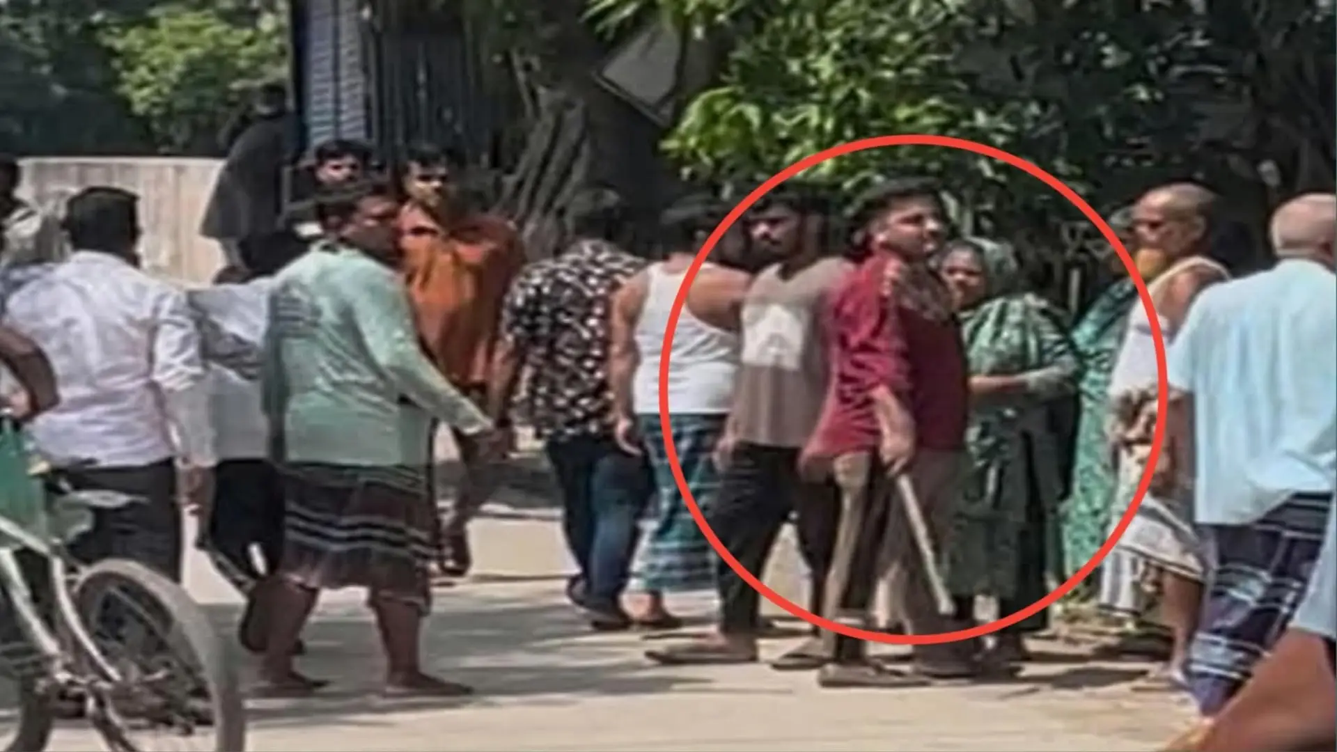 সোনারগাঁয়ে জমি নিয়ে তুমুল সংঘর্ষ ও রাতের আঁধারে প্রাচীর ভাঙচুর, থমথমে পরিস্থিতি
