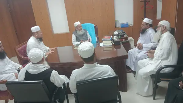 দেওবন্দি ভাবধারাই উম্মাহর ভারসাম্য, আলেমদের হাত ধরে সুদৃঢ় হচ্ছে বাংলাদেশ-ভারত দ্বীনি সম্পর্ক