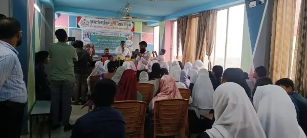 প্লাস্টিক বর্জ্যের অভিশাপ মুক্ত করতে চান শিক্ষার্থীরা, সোনারগাঁয়ে রচনা প্রতিযোগিতার পুরস্কার বিতরণ