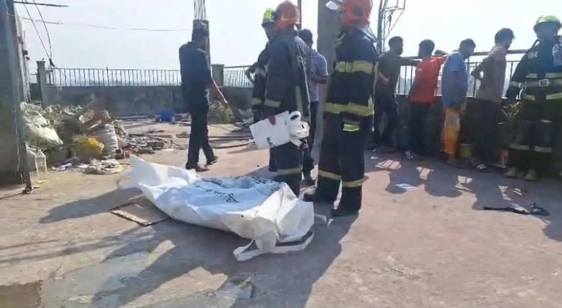 কেরানীগঞ্জে প্লাস্টিক কারখানায় ভয়াবহ আগুন, নিহত ১